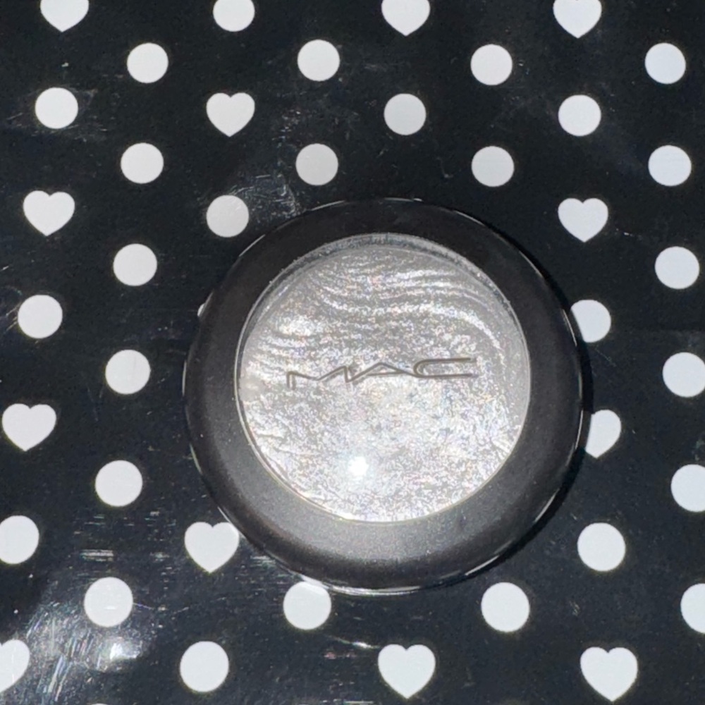 Mac Extra Dimension Eye Shadow in Extra Silver